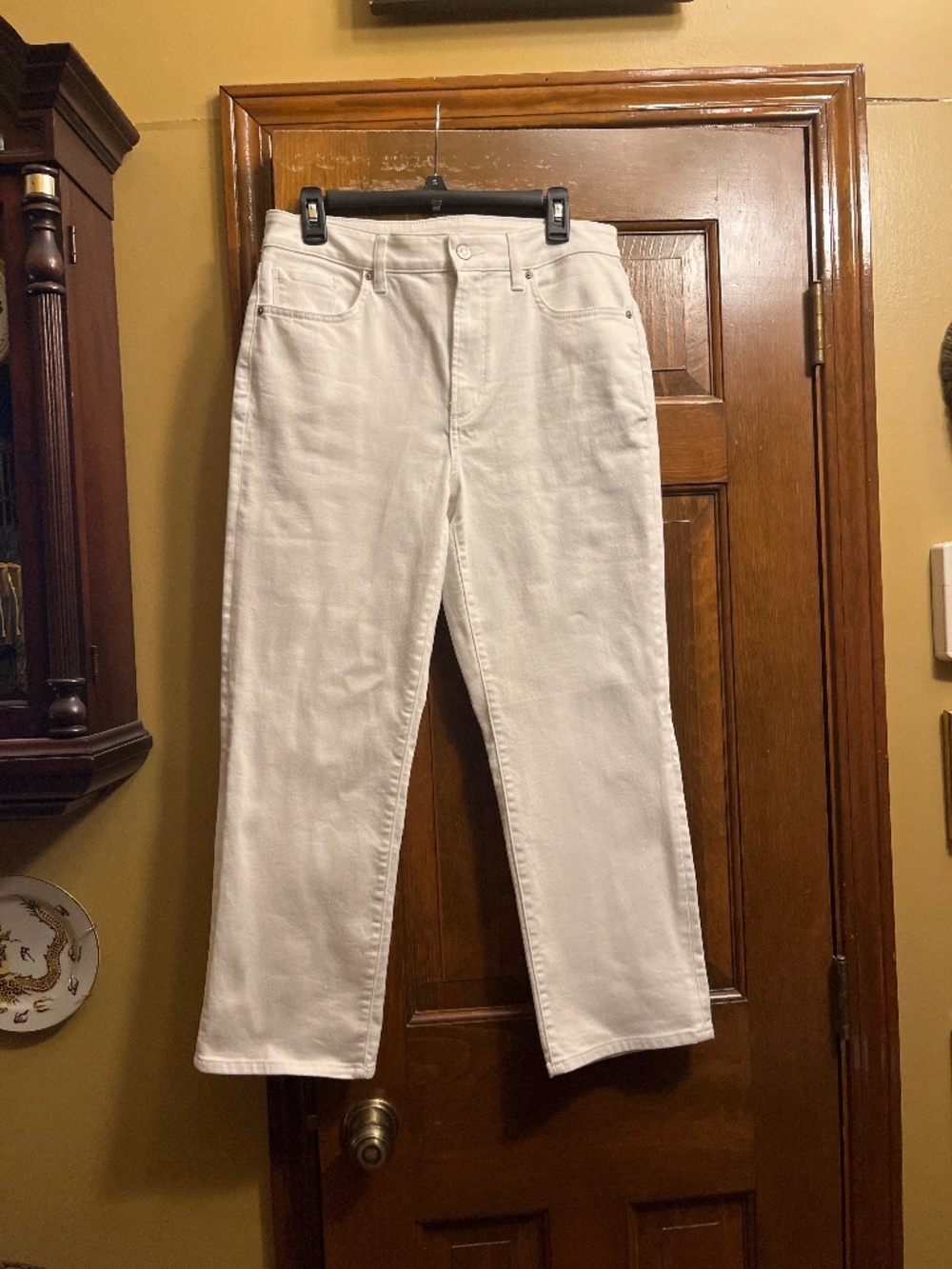 New, Without Tags, White, Ankle Length Jeans.  Sz. 8.